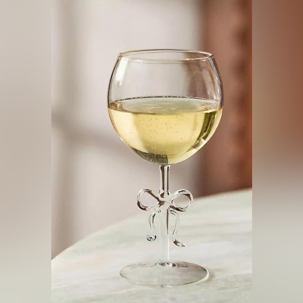 Anthropologie Benedita Wine Glasses 4 Clear Bow Stem Wine Glasses, Elegant. NEW!